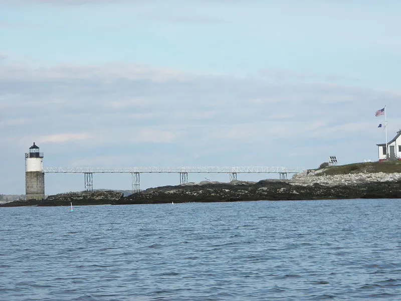 800px-ram island light boothbay harbor maine