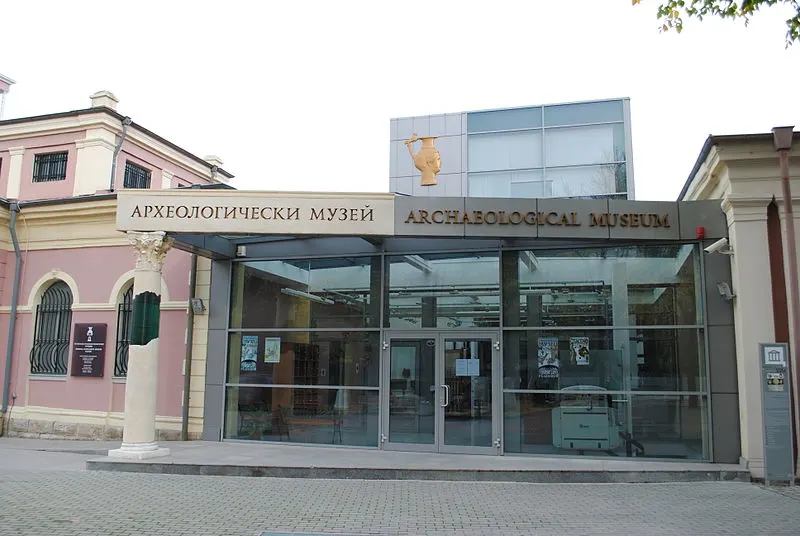 800px-regional archaeological museum entrance%2c plovdiv%2c bulgaria 2