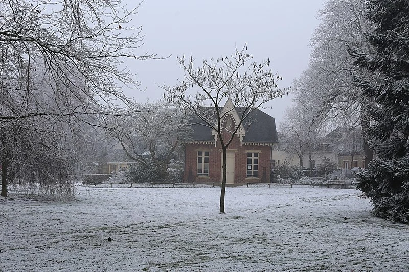 800px-rennes - square de villeneuve 20161230-02