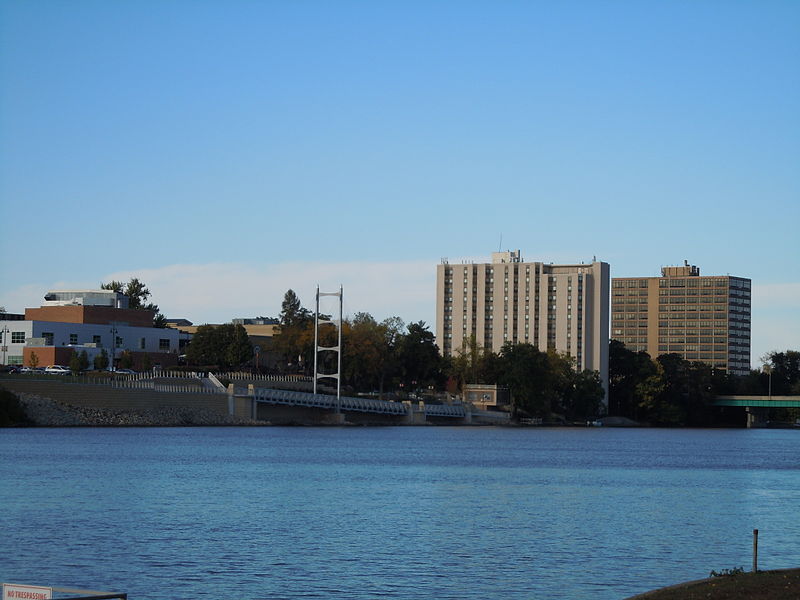 800px-riverwalk behind rockford art museum and burpee museum