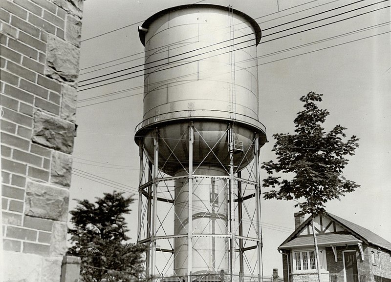 800px-roselawn avenue tower in toronto%2c 1940