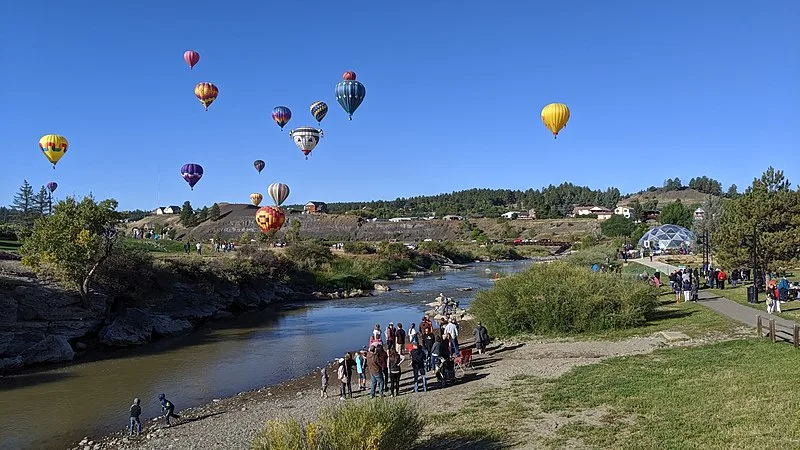 800px-san juan river at pagosa springs with balloons