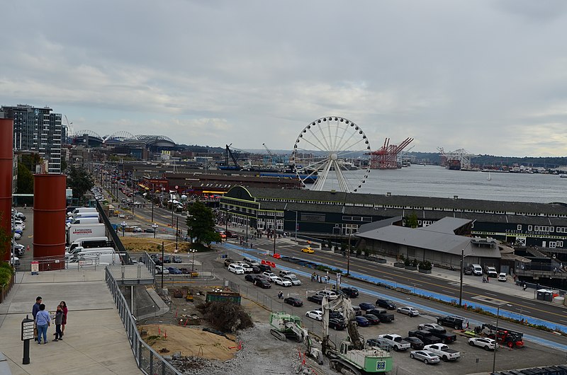 800px-seattle - looking south along waterfront from north end of pike place market august 2019 - 01