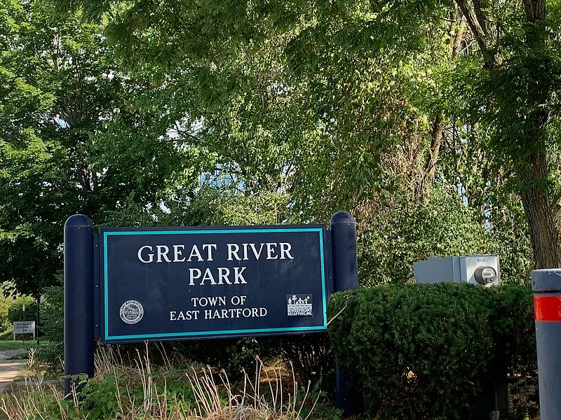 800px-sign for great river park%2c east hartford%2c connecticut