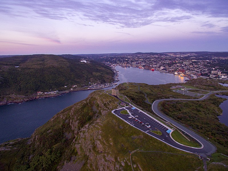 800px-signal hill and cabot tower%2c st. john%27s%2c newfoundland%2c canada