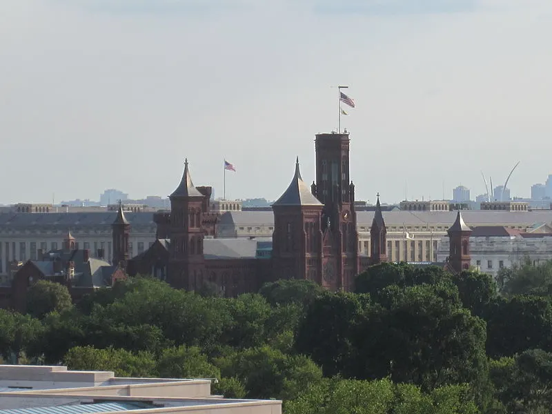 800px-smithsonian institution building %28%22the castle%22%29%2c washington%2c d.c. in 2012