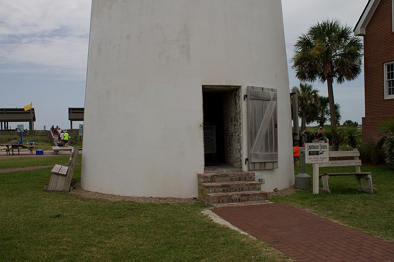 800px-st. george lighthouse entrance