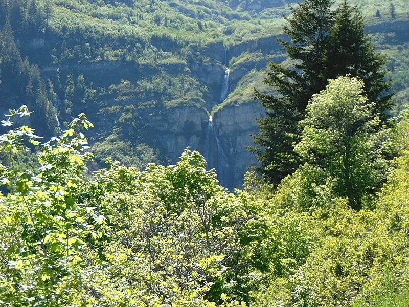 800px-stewarts cascades from sundance%2c jun 16