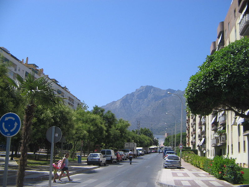 800px-street in marbella%2c spain 2005