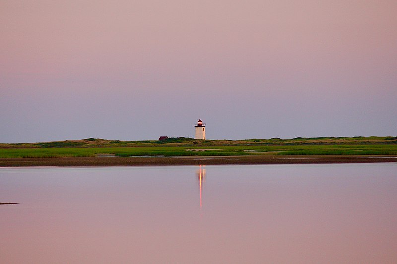 800px-sunset on long point lighthouse%2c provincetown harbor%2c massachusetts%2c usa