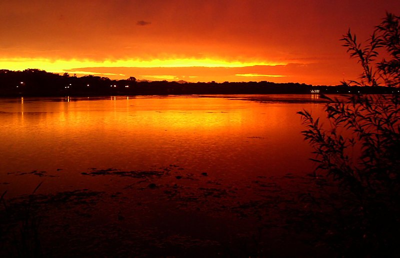 800px-sunset over lake phalen