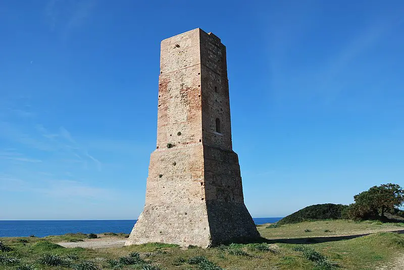 800px-torre ladrones cabopino-marbella - panoramio