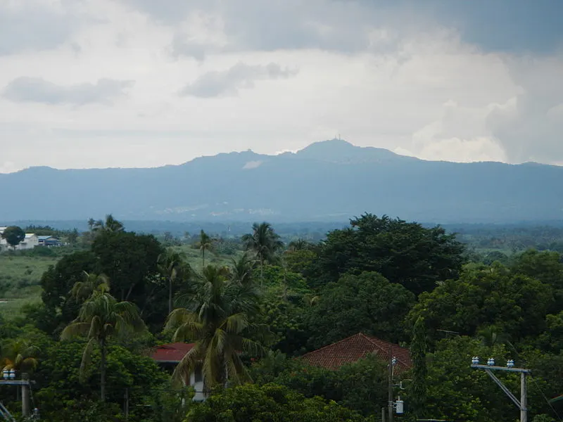 800px-tagaytay ridge with mount sungay as seen from santo tomas%2c batangas