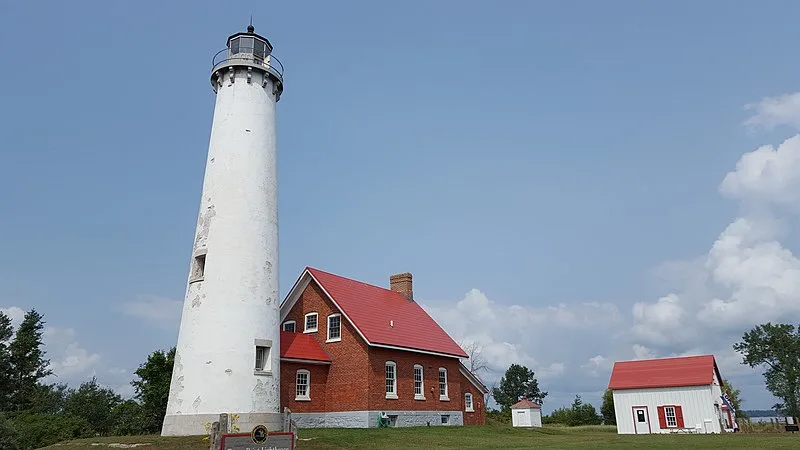 800px-tawas point light station picture ll
