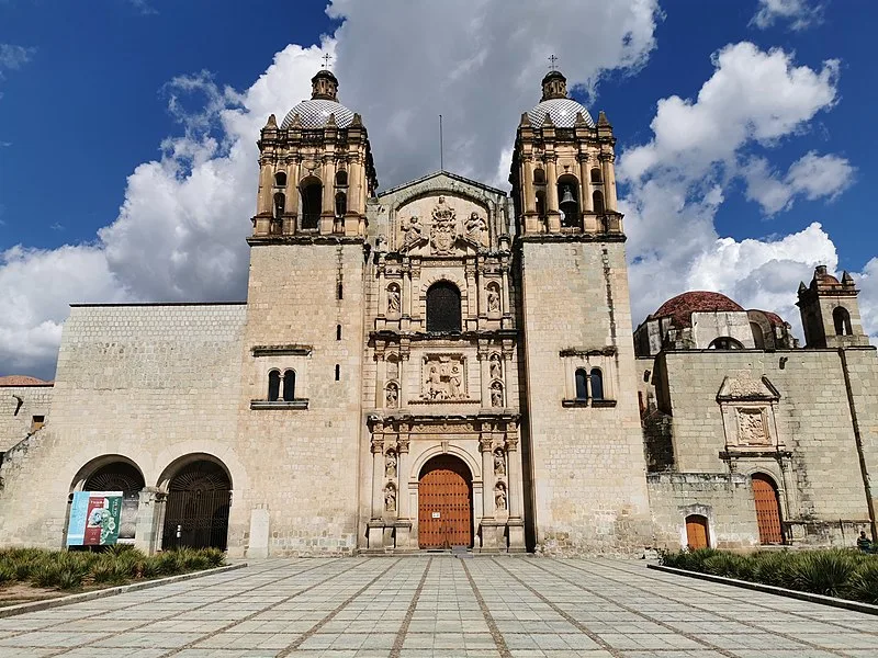 800px-templo de santo domingo de guzm%c3%a1n%2c oaxaca-2