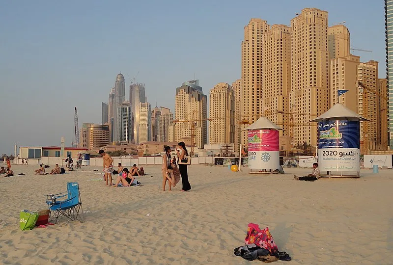 800px-the beach%2c dubai marina%2c united arab emirates %289710295157%29
