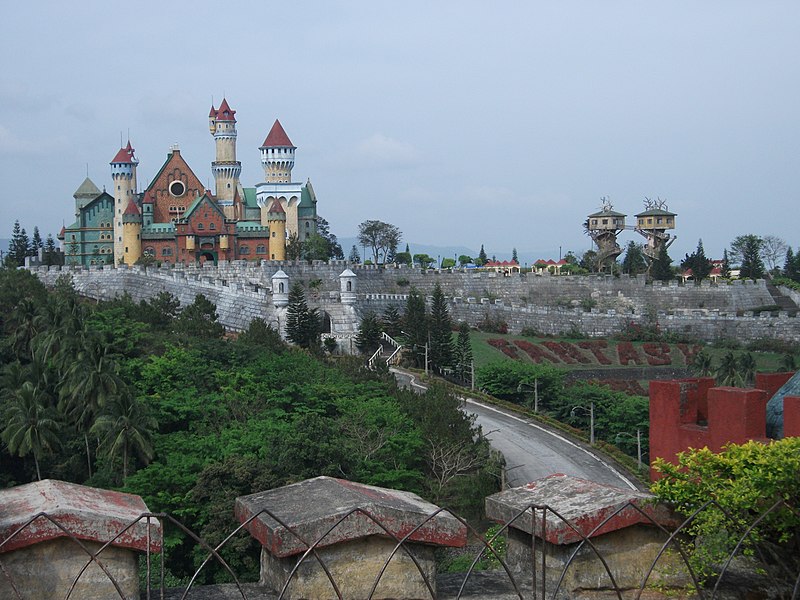 800px-the fantasy world castle%2c batangas%2c philippines - panoramio