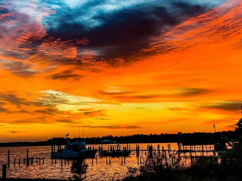 800px The Golden Hour as Dawn Awakens 1 800px-the golden hour as dawn awakens