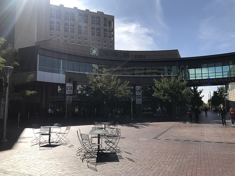 800px-the grove plaza entrance to centurylink arena boise