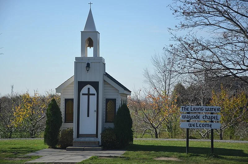 800px-the living waters wayside chapel- the world%27s smallest church %2827819244471%29