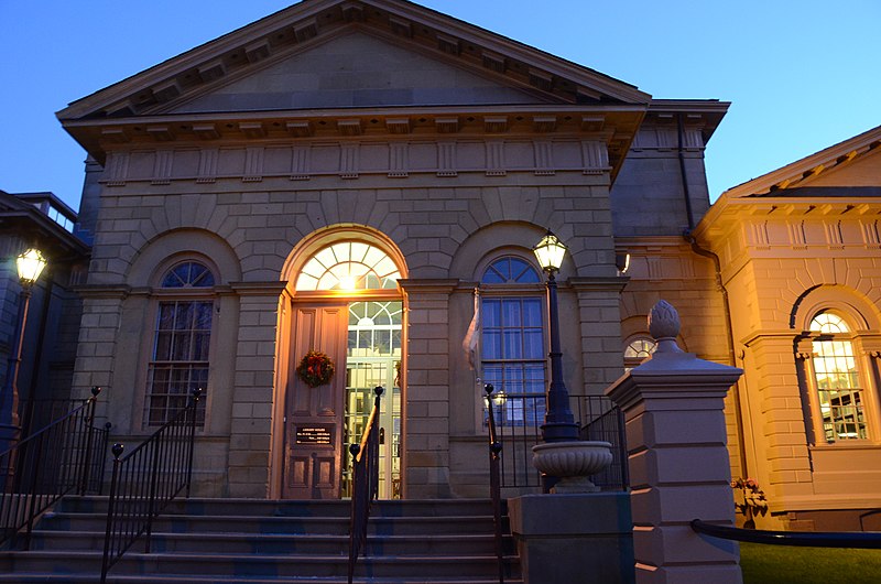 800px-the redwood library and athenaeum%2c newport%2c rhode island %286592459067%29