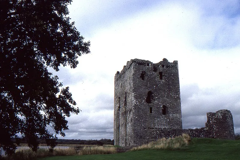 800px-threave castle - geograph.org.uk - 2939609