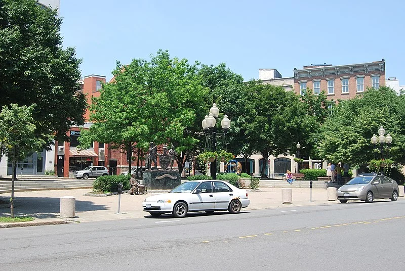 800px-tricentennial park albany