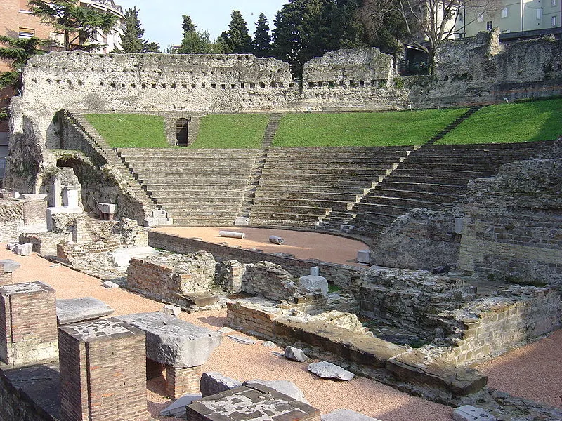 800px-trieste roman amphitheater