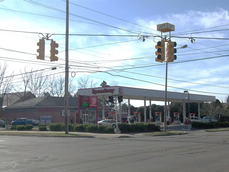 800px-typical speedway location in east lansing%2c michigan