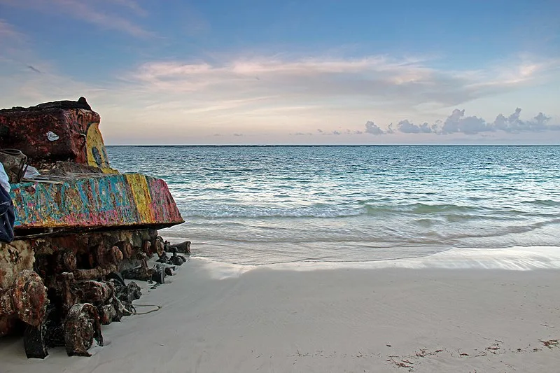 800px-us military tank on flamenco beach%2c culebra%2c puerto rico