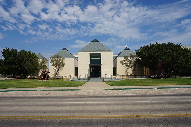 800px-university of oklahoma july 2019 78 %28fred jones jr. museum of art%29