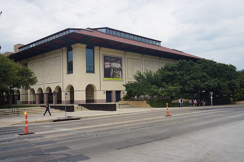 800px-university of texas at austin august 2019 41 %28jack s. blanton museum of art%29