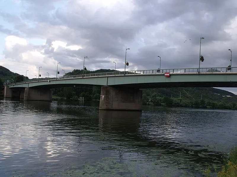 800px-vernon - river seine - pont clemenceau %283713505666%29