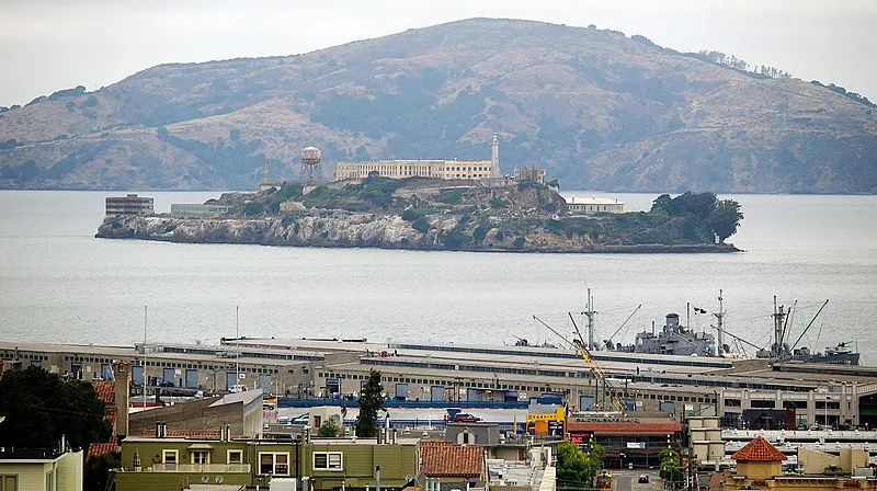 800px-view of alcatraz island from fisherman%27s wharf
