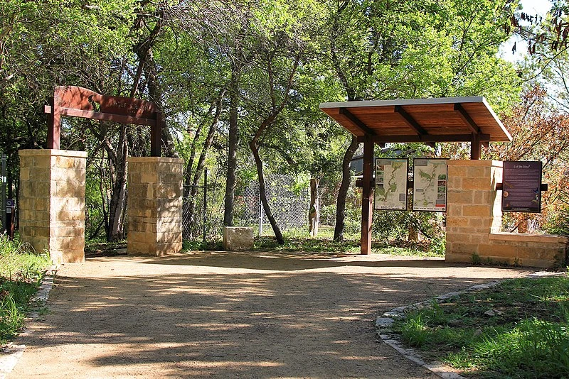 800px Violet Crown Trail Highway 290 Trailhead Austin 2021 800px-violet crown trail highway 290 trailhead austin 2021