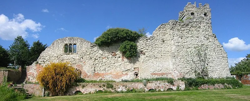800px-wallingford castle ruins