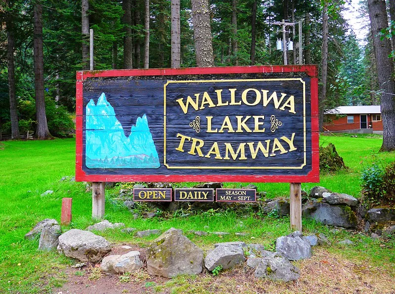 800px-wallowa lake tramway sign %2823980679368%29