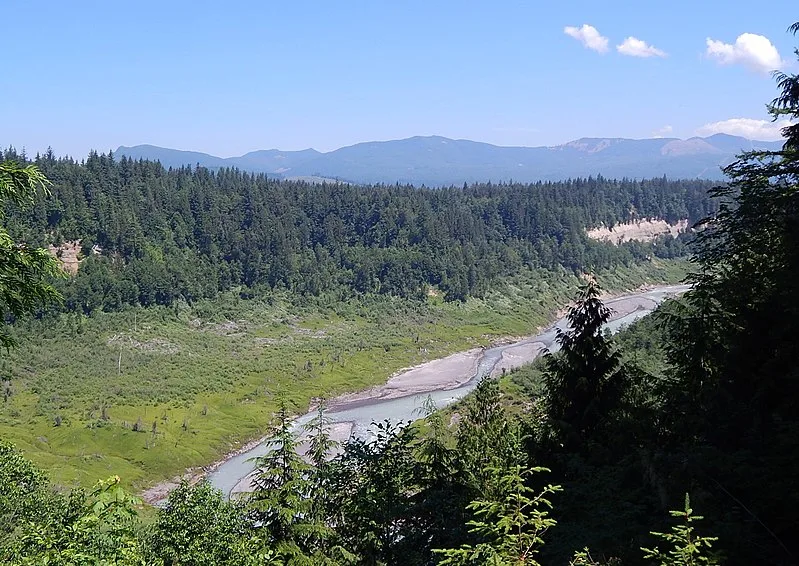 800px-white river mud mountain lake vista