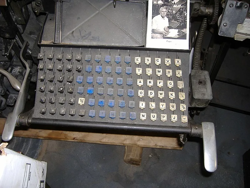 800px-wood type museum intertype typesetting machine %282%29 %2858161768%29