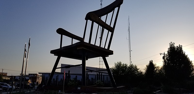 800px-world%27s largest rocking chair casey