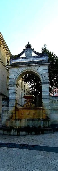 205px-fontana ferdinandea 00