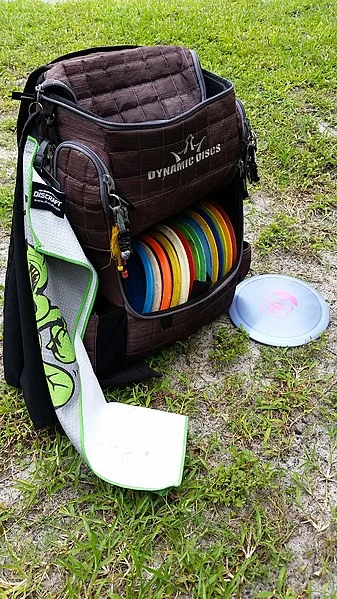 337px-dynamic discs disc golf bag with discs and discraft towel on grass