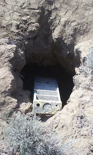 360px-closed cave in redmond oregon