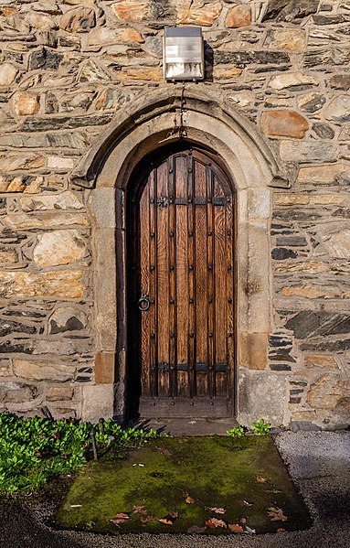 383px-st martin%27s church - door%2c bowness-on-windermere%2c england 11