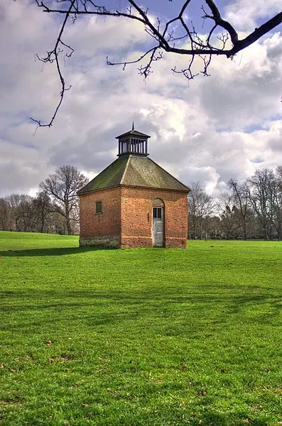 397px-earlham dovecote