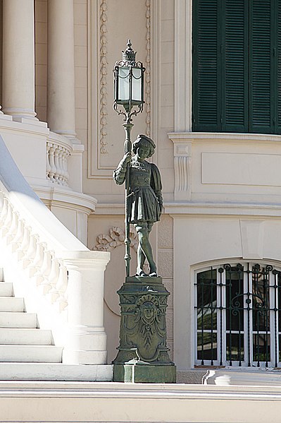 399px-laterne am eingang zum museum der juwelen der k%c3%b6niglichen familie%2c alexandria%2c %c3%84gypten