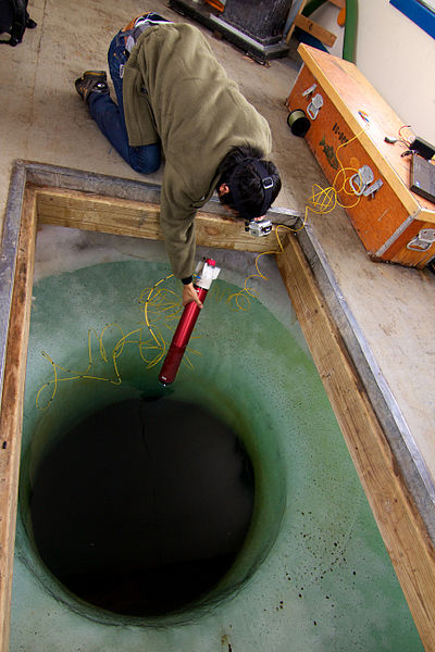 400px-a student tests the micro-submersible lake exploration device used to access antarctic subglacial lake whillans