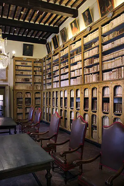 400px-accademia etrusca%2c biblioteca settecentesca%2c 05