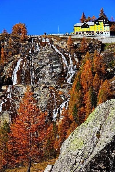 400px-cascata del toce in autunno