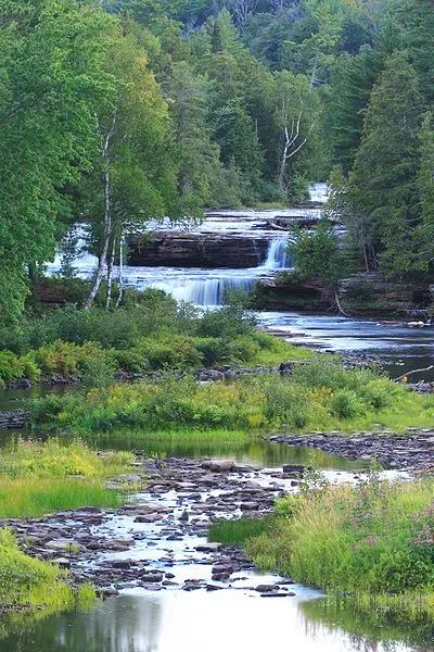 400px-tahquamenon falls lower